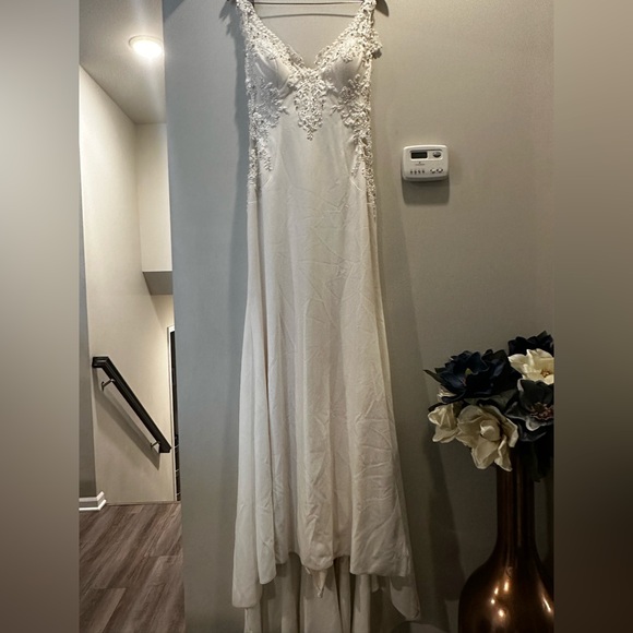 Demetrios Bridal Gown
Color: Ivory Size:10
button covered zipper back - Picture 5 of 6